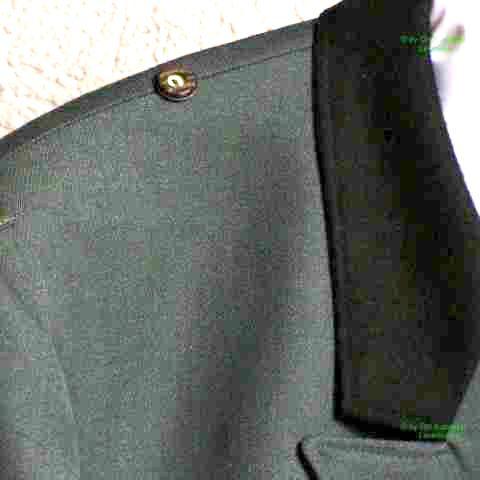 Uniform_einreihig_schulterknopf